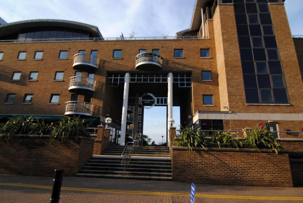 Apartment Wharf - Meridian Place Barking  Exterior foto